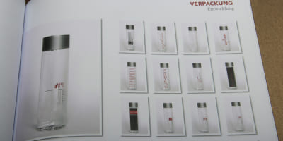 Mehrere Flaschenentwürfe mit unterschiedlichen Logo‑Varianten von „EUPHORIA“, die zeigen, wie die Wortmarke auf der Produktform wirkt.