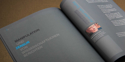 Layout zum Thema ‚Manipulation und Zensur von wissenschaftlichen Berichten‘. Die linke Seite wird durch eine große, graue Headline dominiert, rechts ist das Porträtfoto von Prof. Frederick Seitz neben seinen kritischen Thesen zur Klimaforschung platziert.