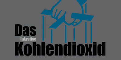 Nahaufnahme des geschlossenen Magazins von der Seite. Die haptische Qualität des matten Papiers und die saubere Bindung sind erkennbar. Der weiße Titel ‚NICHT ATMEN‘ bildet einen scharfen Kontrast zum dunklen, gemusterten Hintergrund.