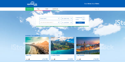 Detailliertes Mockup eines Reiseportals mit integrierter Suchmaske, Urlaubs-Kacheln und Hinweisen auf kombinierbare Sparvorteile.